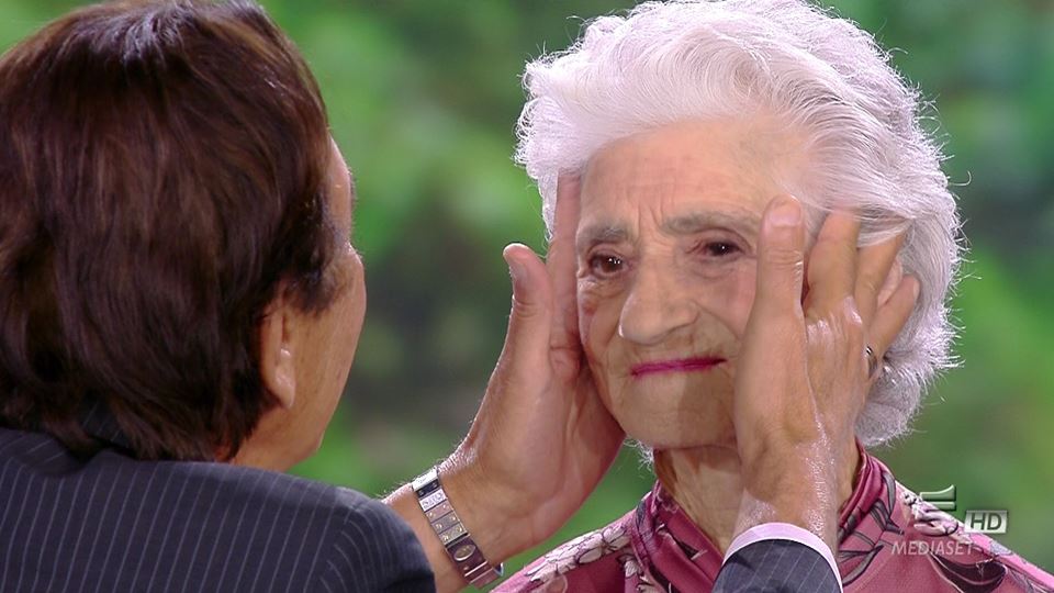 Isola dei Famosi, Flavio Montrucchio bacia Alessia:"Ti amo con i tuoi difetti"