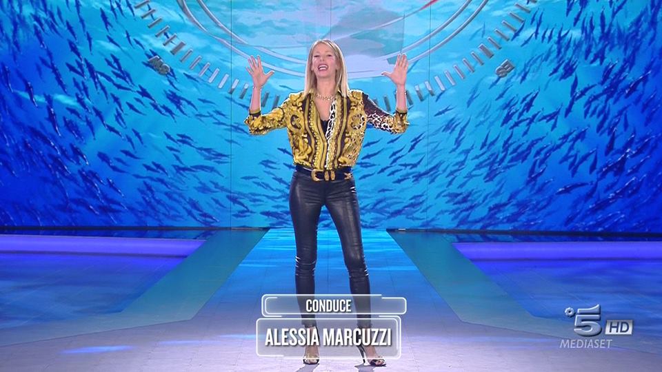 Isola dei Famosi, Flavio Montrucchio bacia Alessia:"Ti amo con i tuoi difetti"