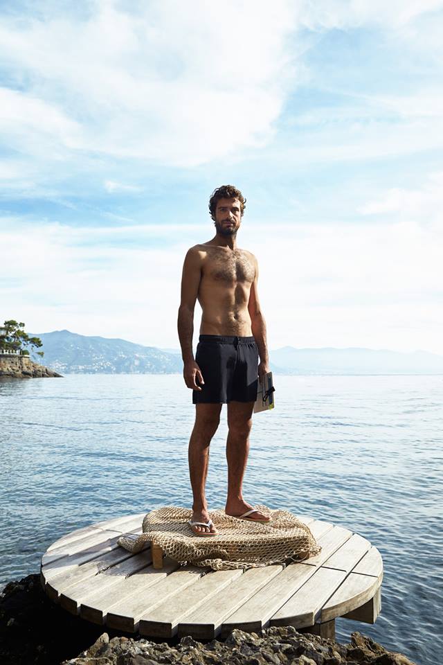 Da ricercatori a modelli: Luca e Tommaso per la nuova campagna beachwear di Chimborazo