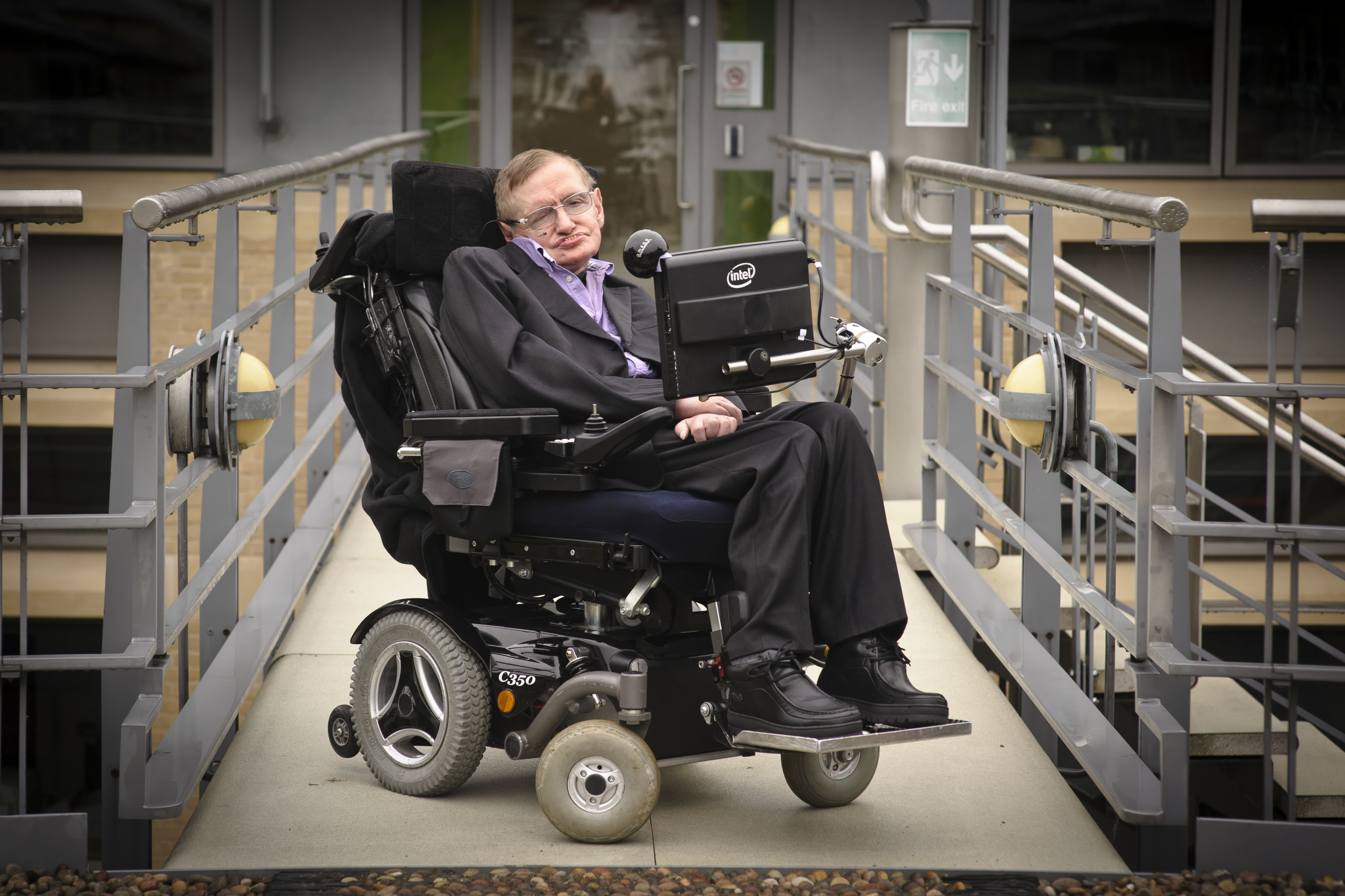 Stephen Hawking, 7 cose che l'astrofisico ci ha svelato sull'universo e sul nostro futuro