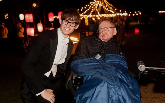 Stephen Hawking, 7 cose che l'astrofisico ci ha svelato sull'universo e sul nostro futuro
