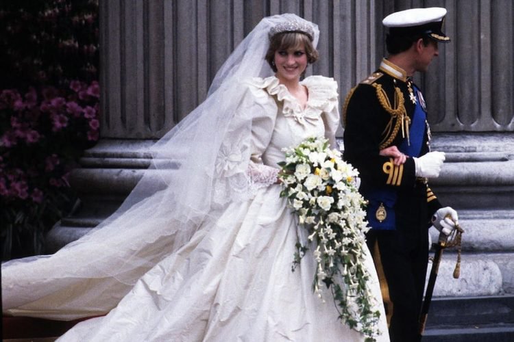 Meghan Markle e l'omaggio a Lady D: al matrimonio potrebbe indossare la tiara di Diana