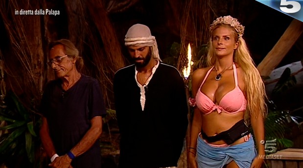 Isola dei Famosi, la resa dei conti per i naufraghi e il primo finalista