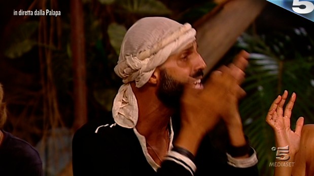 Isola dei Famosi, la resa dei conti per i naufraghi e il primo finalista