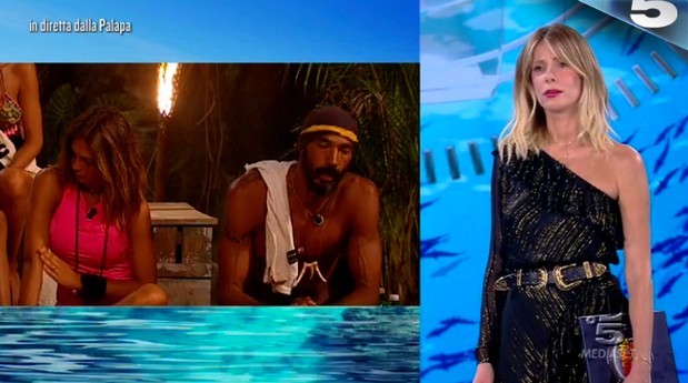 Isola dei Famosi, la resa dei conti per i naufraghi e il primo finalista