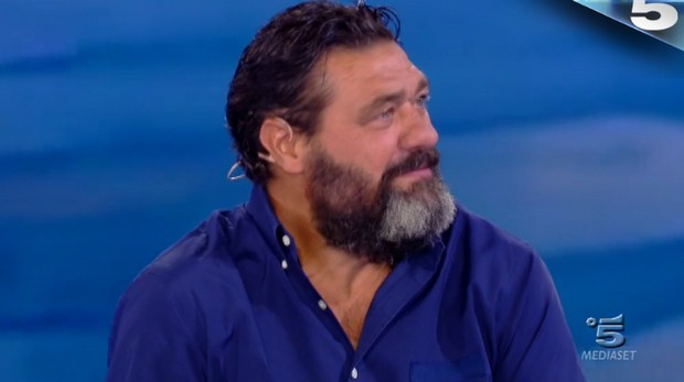 Isola dei Famosi, la resa dei conti per i naufraghi e il primo finalista