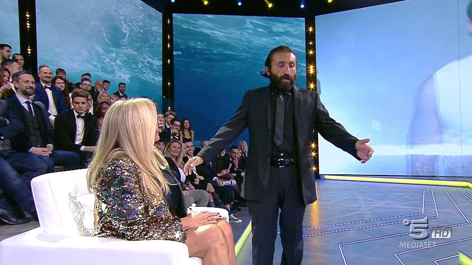 Isola dei Famosi, la resa dei conti per i naufraghi e il primo finalista