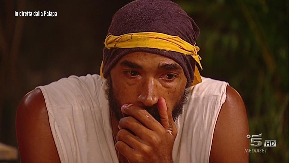 Isola dei Famosi, la resa dei conti per i naufraghi e il primo finalista