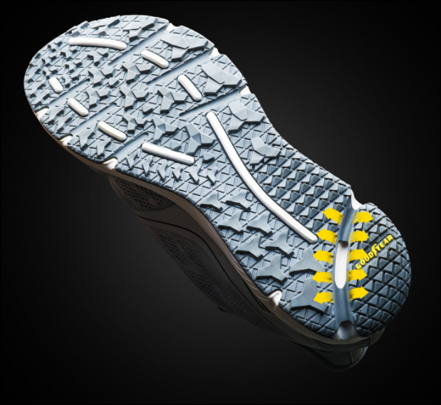 Xiaomi presenta le scarpe da ginnastica hi-tech e low cost