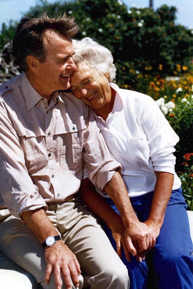 Addio a Barbara Bush, moglie e madre di due presidenti USA