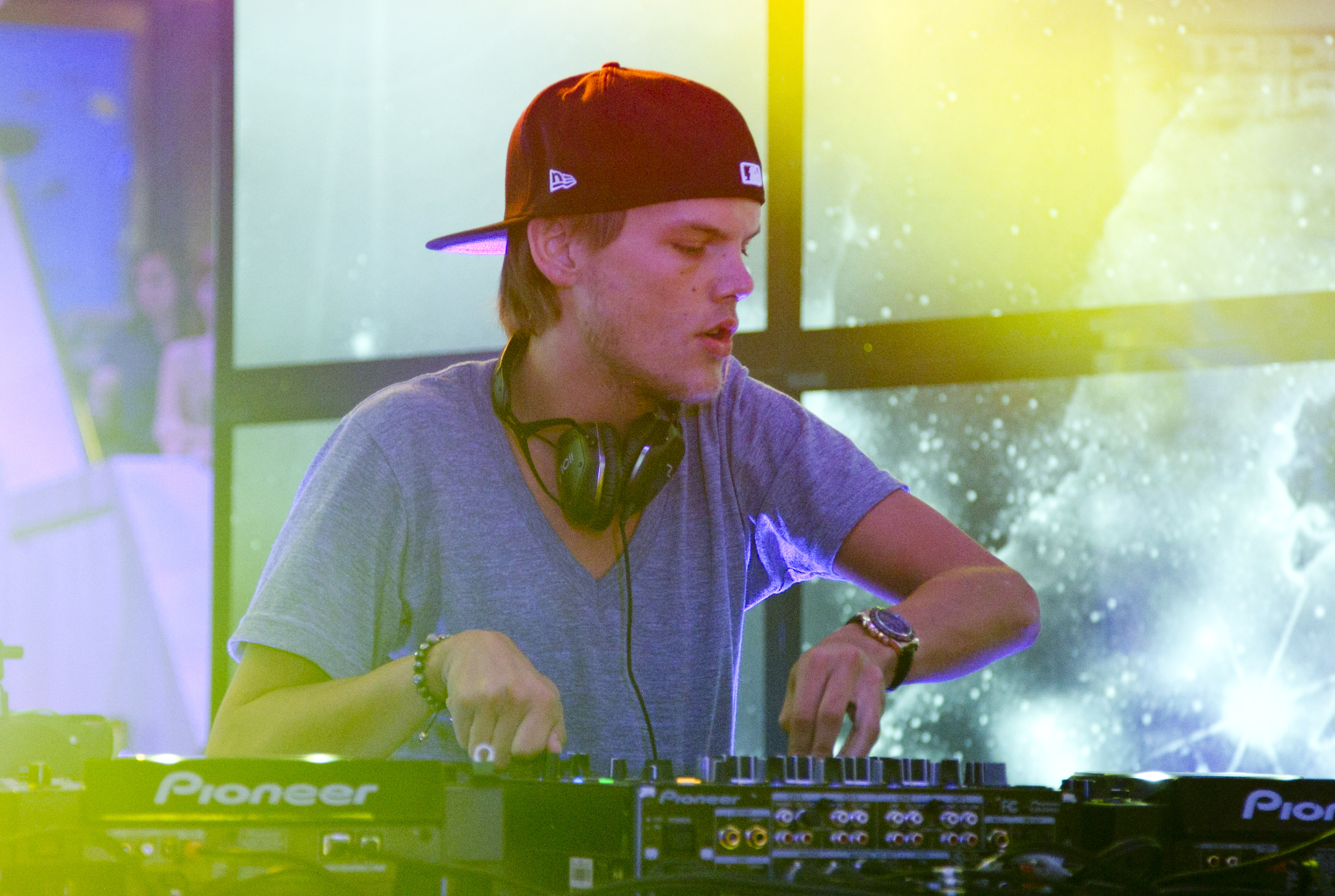"Voleva trovare pace, era un'anima fragile": la lettera della famiglia di Avicii