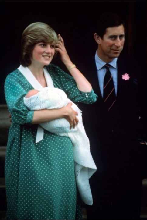 Kate Middleton in rosso come Diana: gli outfit dopo i tre parti