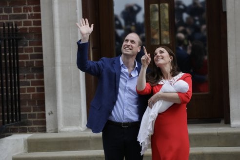 Kate Middleton in rosso come Diana: gli outfit dopo i tre parti