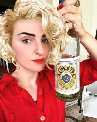 Arisa, nuovo cambio di look: regina di trasformismo e provocazioni Arisa, nuovo cambio di look: regina di trasformismo e provocazioni
