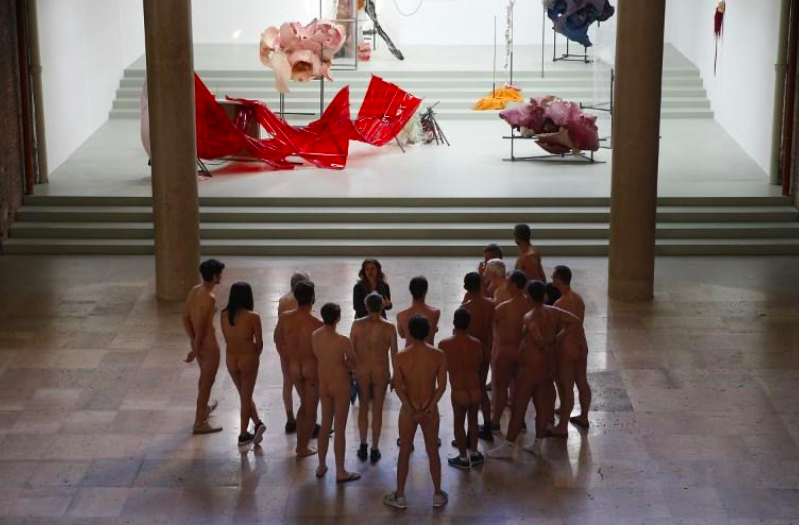 Nudi al museo, l’iniziativa naturista del Palais de Tokyo
