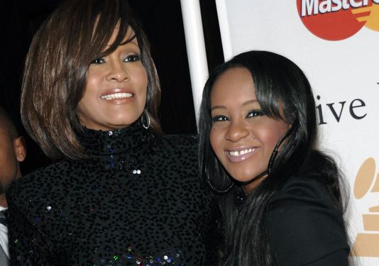 «Whitney», la dolorosa e scioccante storia di Whitney Houston, abusata dalla cugina