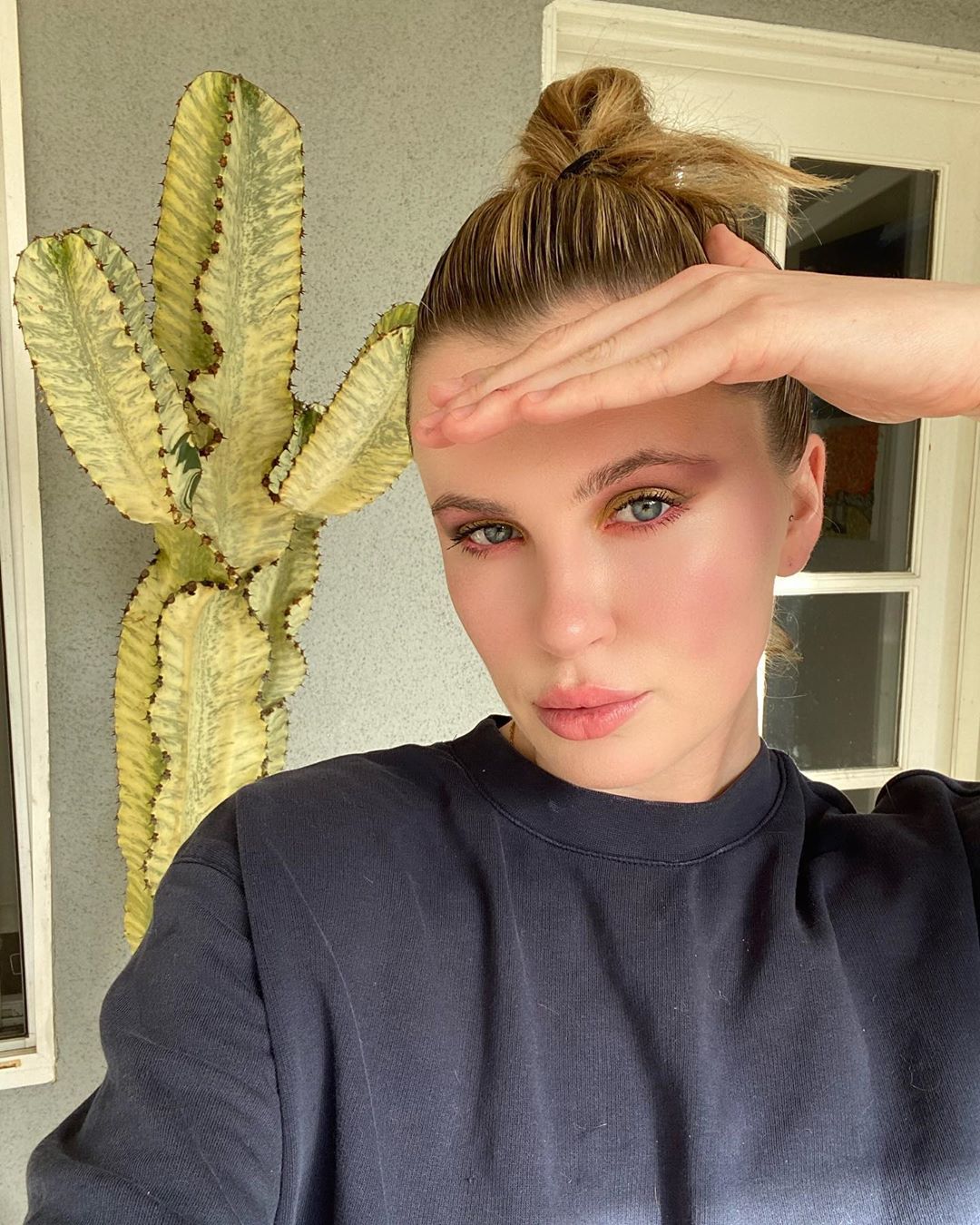 Chi è Ireland Baldwin, la figlia di Kim Basinger e Alec Baldwin