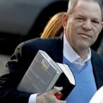 Harvey Weinstein si è consegnato alla polizia, pagata la cauzione