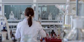 Le oncologhe italiane Francesca Battaglin e Luisa Carbognin sono state premiate negli Usa per le loro ricerche sul tumore.