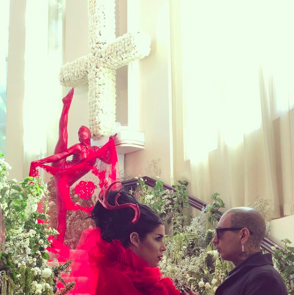 L’abito con le corna e il matrimonio gotico di Kat Von D tra sangue e teschi