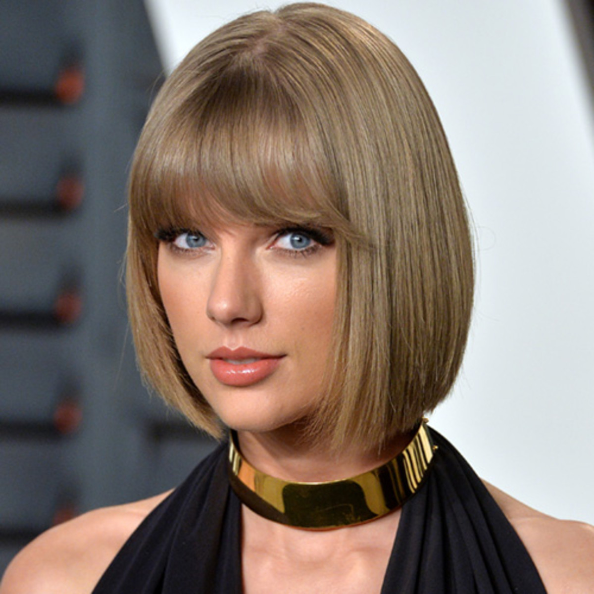 Taylor Swift, irriconoscibile con i capelli rossi