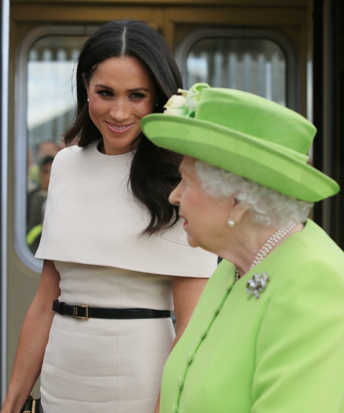 La complicità tra Meghan Markle e la regina e quella dedica d’amore a Harry