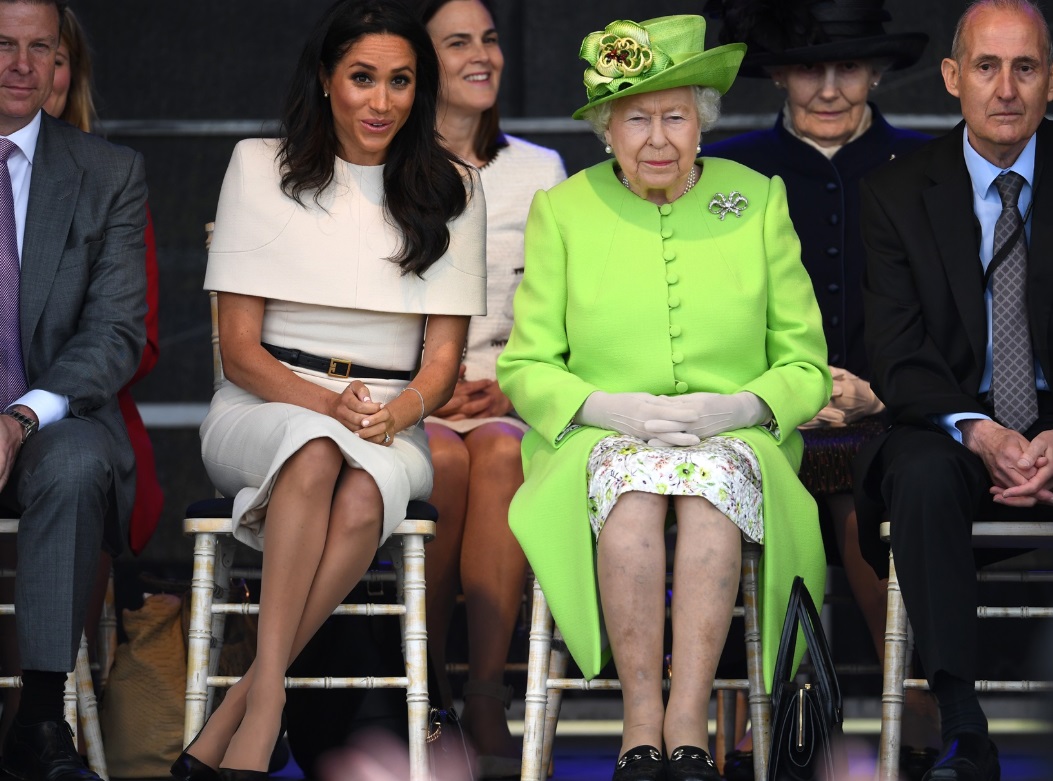 La complicità tra Meghan Markle e la regina e quella dedica d’amore a Harry