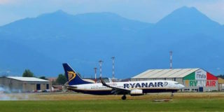 Ryanair condannata per un ritardo, il giudice "maltempo prevedibile"
