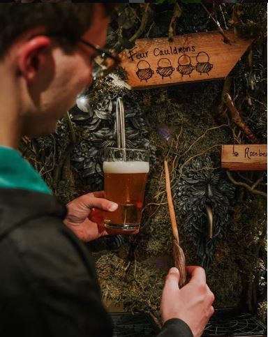Apre il bar in stile Harry Potter: dove crei il tuo cocktail con la bacchetta