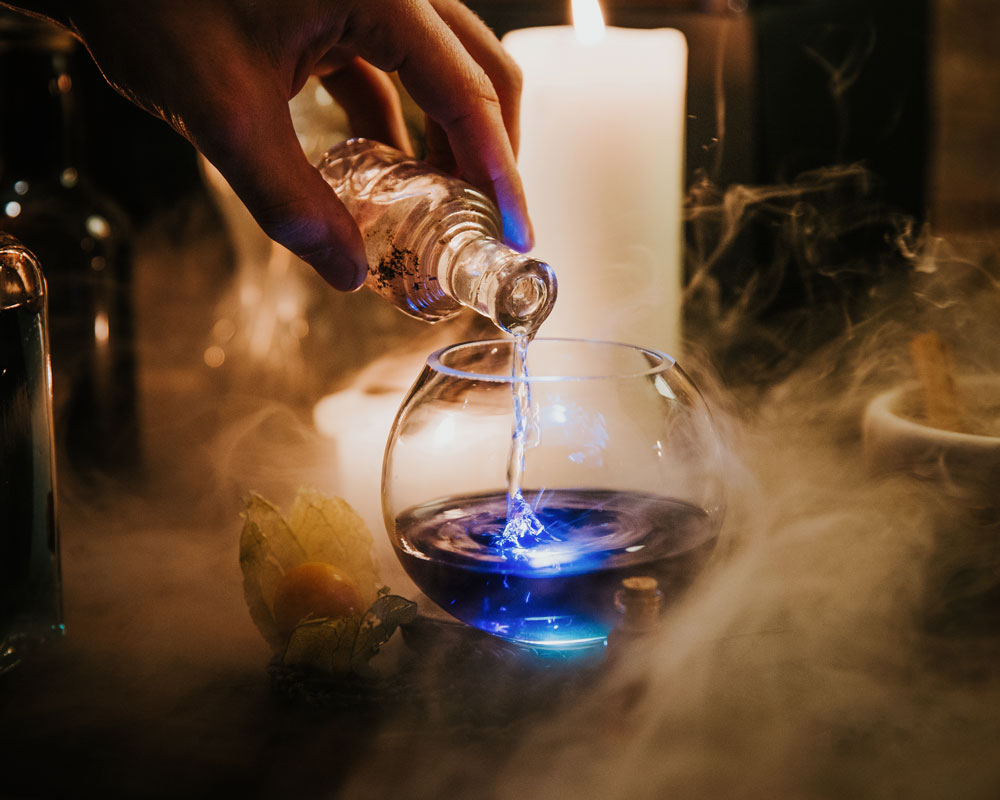 Apre il bar in stile Harry Potter: dove crei il tuo cocktail con la bacchetta