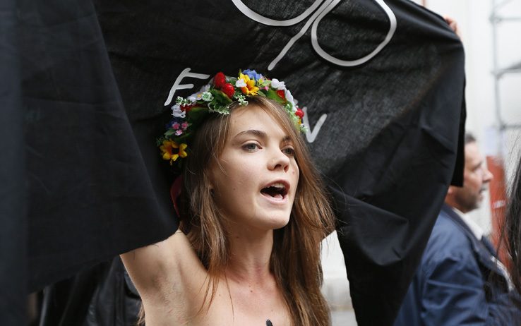 Si suicida Oksana Shachko, una delle fondatrici delle Femen