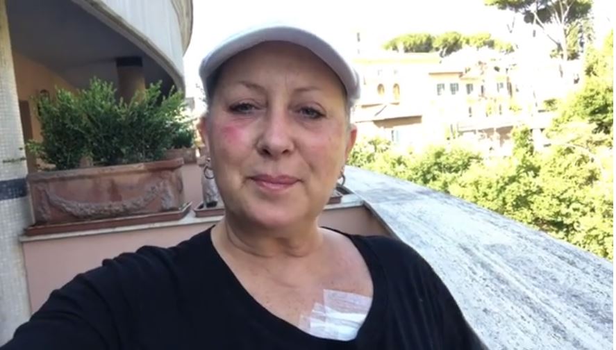 Carolyn Smith: "La lotta contro il cancro continua, ma io sorrido"