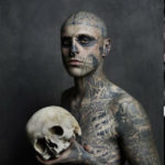 È morto a 32 anni Rick Genest, lo “zombie boy” e modello più tatuato al mondo