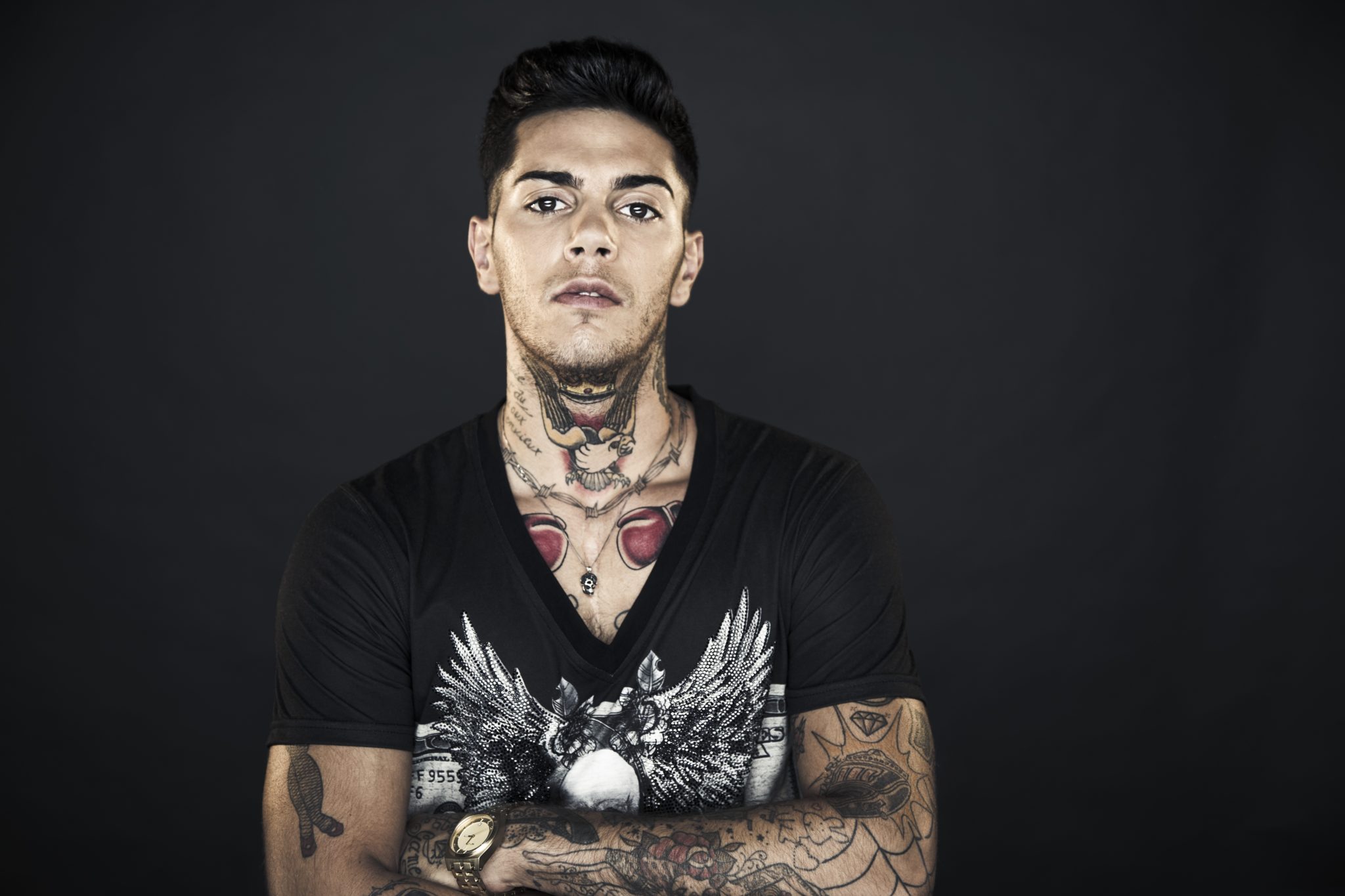 Emis Killa sorprende tutti: "Sono diventato papà, ma non metterò foto online"