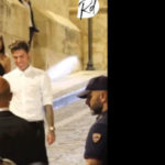 Fedez e Chiara Ferragni, bagno di folla a Noto prima del party