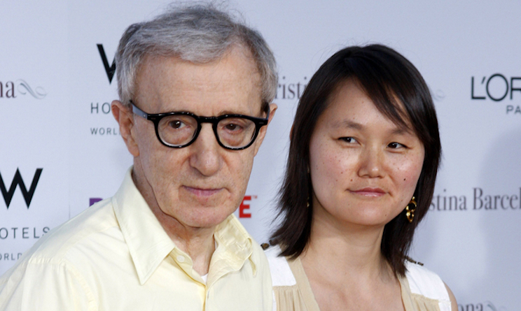 Woody Allen, la moglie: "Mio marito è innocente, Mia Farrow cattiva madre"