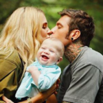 Il nuovo singolo di Fedez dedicato a Leone: nel video la moglie Chiara e il figlio