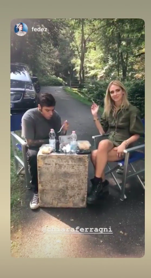 Il nuovo singolo di Fedez dedicato a Leone: nel video la moglie Chiara e il figlio