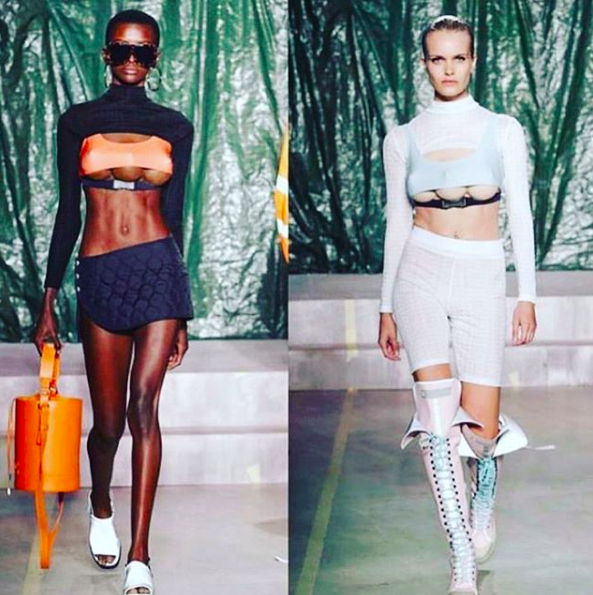 Modelle con tre seni sfilano per GCDS alla Milano Fashion Week