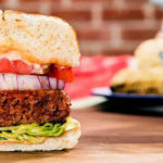 Sembra un hamburger di manzo ma non lo è. Ecco il Beyond Burger