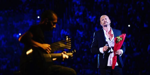 “Pazzo di lei” da 10 anni. L’amore di Biagio Antonacci per la sua Paola “Pazzo di lei” da 10 anni. L’amore di Biagio Antonacci per la sua Paola
