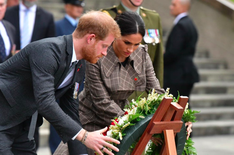 Meghan Markle, bellissima nell’abito premaman di Asos da 50 euro