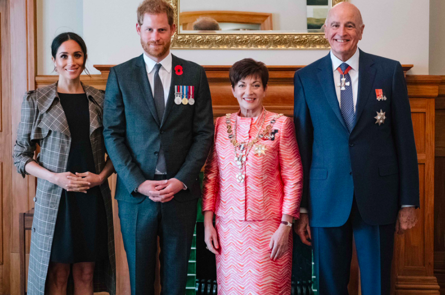 Meghan Markle, bellissima nell’abito premaman di Asos da 50 euro
