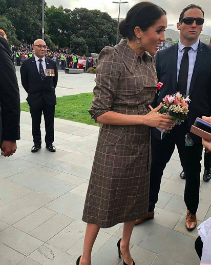 Meghan Markle, bellissima nell’abito premaman di Asos da 50 euro