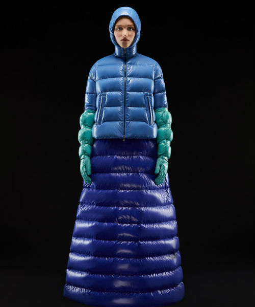 La chiamano moda. Il vestito trapuntato di Moncler per l’inverno