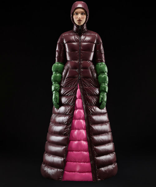 La chiamano moda. Il vestito trapuntato di Moncler per l’inverno