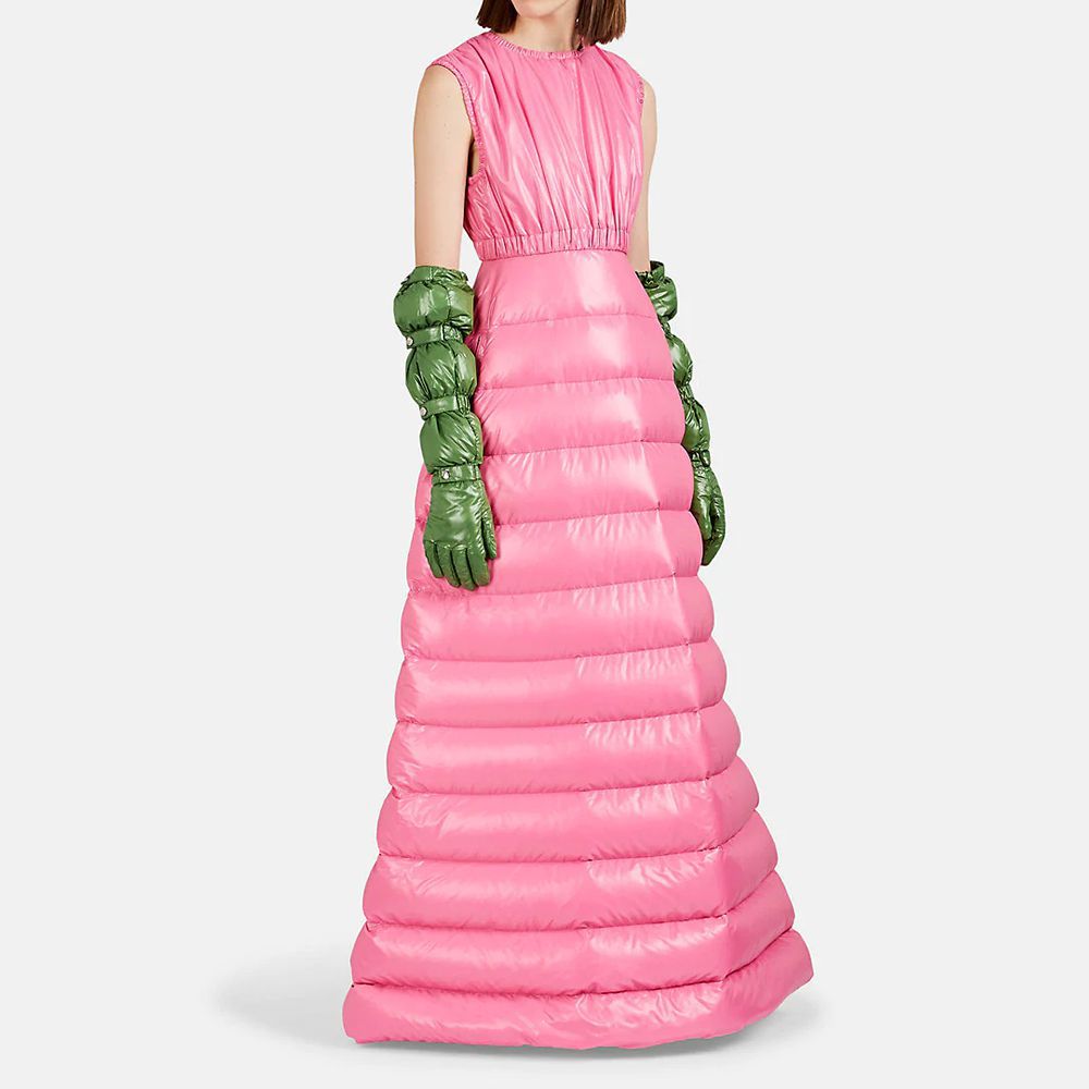 La chiamano moda. Il vestito trapuntato di Moncler per l’inverno
