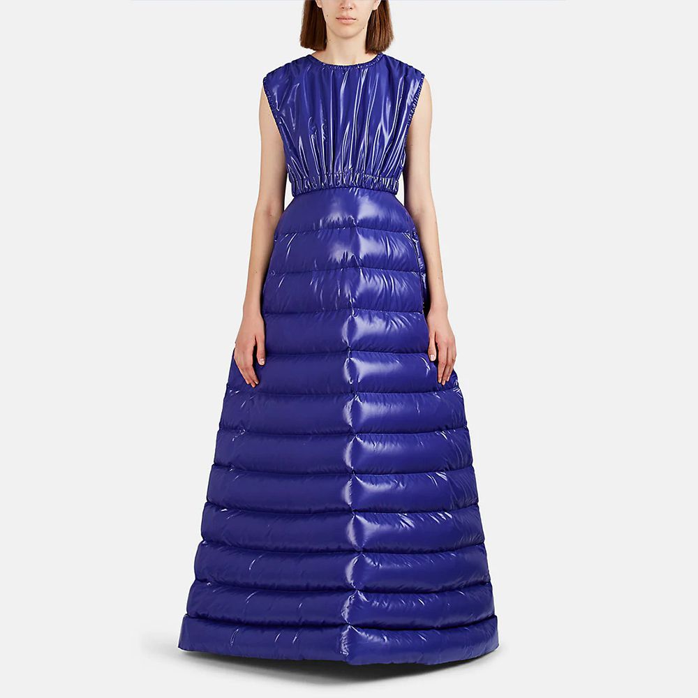 La chiamano moda. Il vestito trapuntato di Moncler per l’inverno