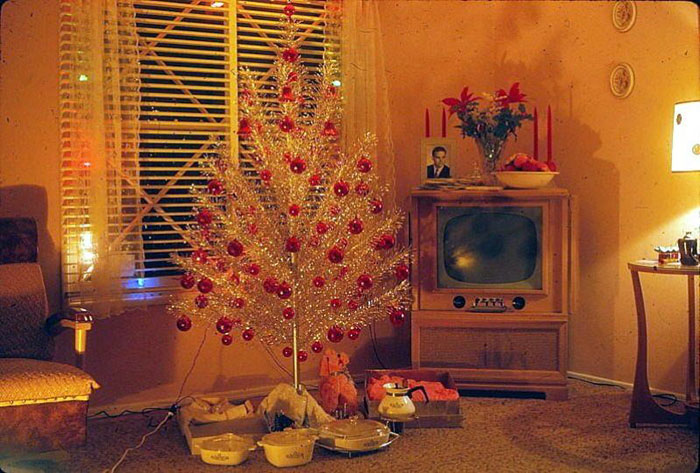 30 foto di decorazioni natalizie degli Anni '50-60 che mostrano quanto siamo cambiati