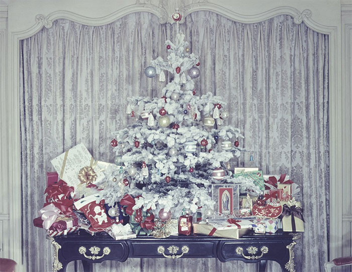 30 foto di decorazioni natalizie degli Anni '50-60 che mostrano quanto siamo cambiati